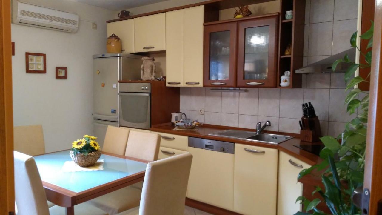 Apartment Tatjana Vis Buitenkant foto